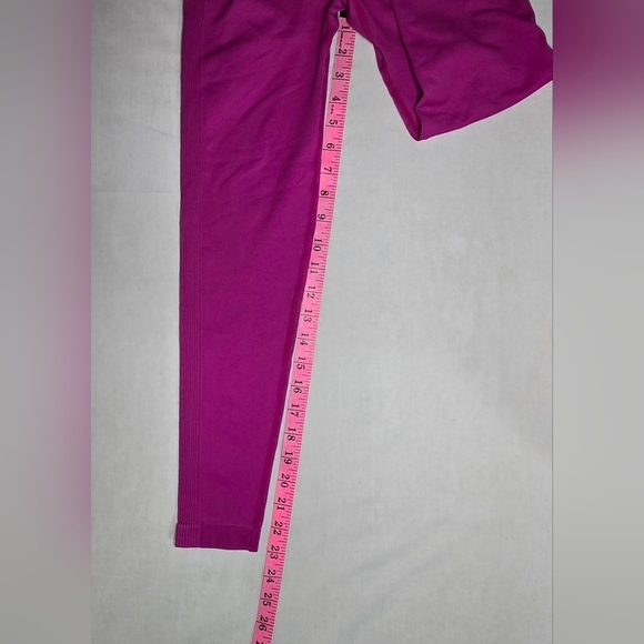 YEOREO Hot Pink Highrise Scrunch Butt Womens Leggings Size S (Fit Like Medium) - Picture 8 of 10